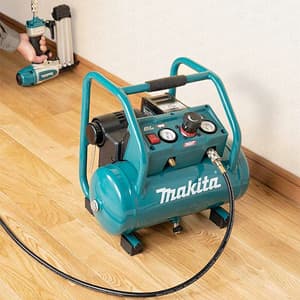 Makita 40Vmax XGT BL 7.6 Ltr Cordless Air Compressor (Bare Tool), AC001GZ