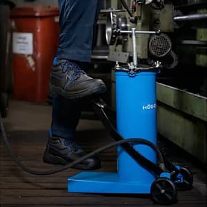 Hogert 6 Ltr Foot Grease Gun with Wheels, HT8G912