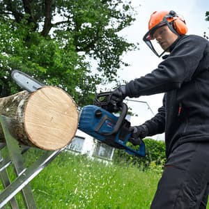 Bosch 18V Professional Cordless Chainsaw (Bare Tool), GKE 18V-40