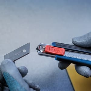 Bosch 18 mm Snap Off Knife with 3 Pcs Blades, 1 600 A03 AC2