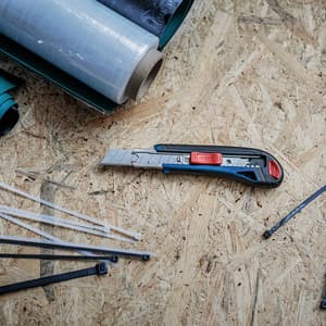 Bosch 18 mm Snap Off Knife with 3 Pcs Blades, 1 600 A03 AC2