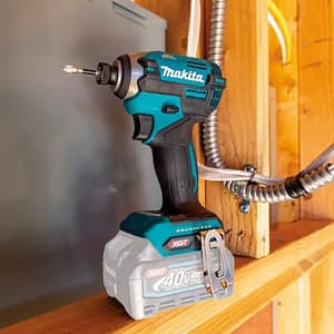 Makita 40V max XGT BL 220 Nm Cordless Impact Driver with Rapid Charger & 2 Pcs 2.0 Ah Batteries, TD003GA201