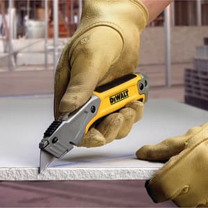 Dewalt 61 mm Retractable Blade Utility Knife With 5 Replaceable Blades, DWHT10046-0