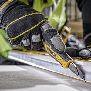 Dewalt 25 mm Snap-off Knife With Thumb Wheel Lock, DWHT10333-0