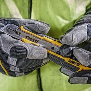 Dewalt 25 mm Snap-off Knife With Thumb Wheel Lock, DWHT10333-0