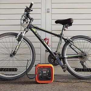 Black+Decker 12V / 160 PSI Multipurpose Tyre Inflator with Digital Guage Autocut Off System & 2 Operating Modes, ASI400-XJ