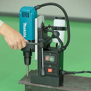 Makita 35 mm (1-3/8") / 1050W Magnetic Drill, HB350