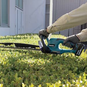 Makita 18V LXT 60 cm (23-5/8") Cordless Hedge Trimmer (Bare Tool), DUH607Z