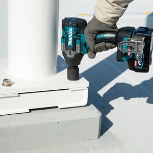 Makita 40Vmax XGT BL 760 Nm (560 ft.lbs.) Cordless Impact Wrench with Rapid Charger & 2 Pcs 2.5 Ah Batteries, TW007GD202