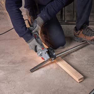 Bosch 100 mm / 4 inch 650W Professional Angle Grinder (Standard Line), WS 650